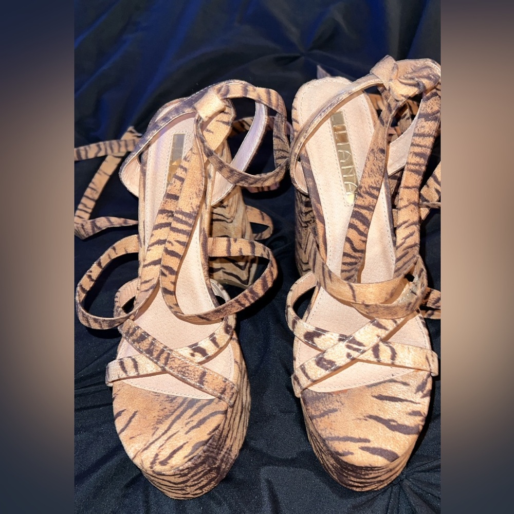 Liliana size 6 1/2 Tiger heels that run large